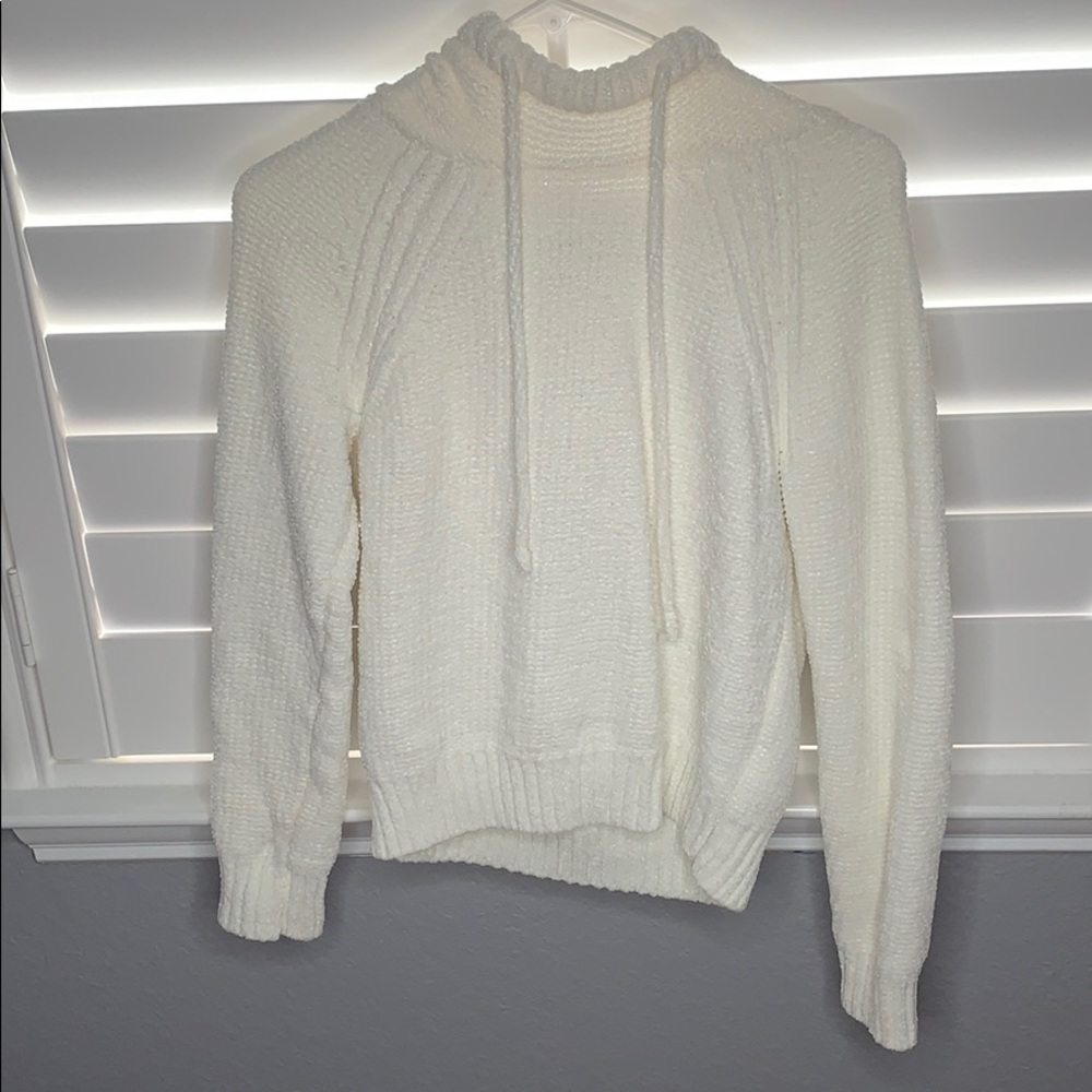 White hooded pullover sweater